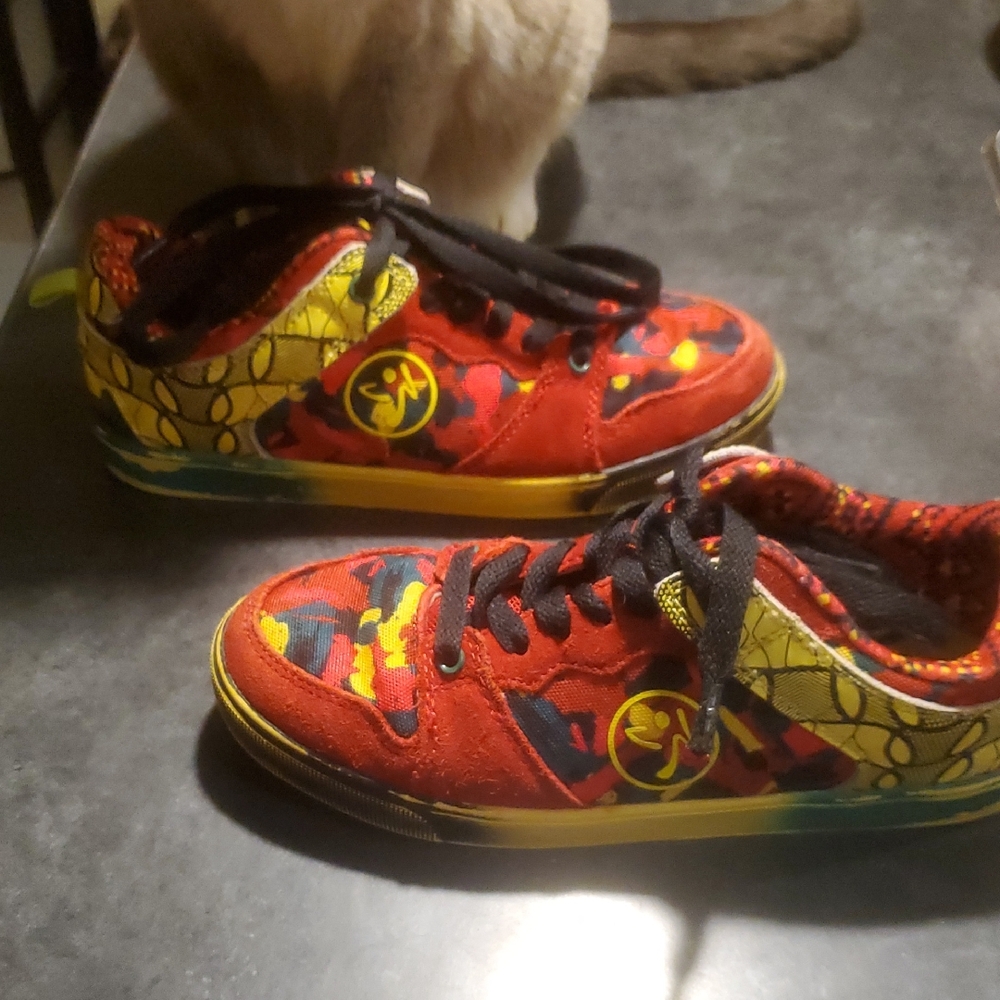 Zumba Fitness Street Bold with Z-Slide Womens Athletic Shoes. Size 7.5.